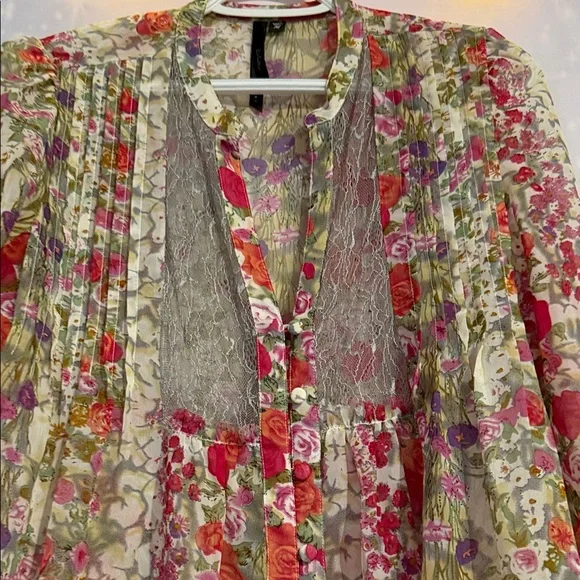 Floral Button-Front Women’s Top with Lace Panel - Pink & Green - Picture 4 of 6